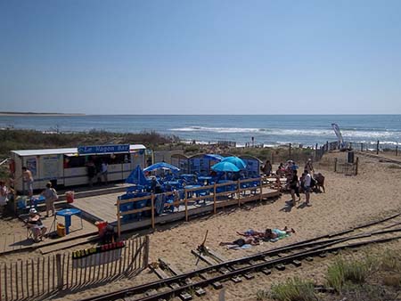 le Wagon Bar en juillet août au Pertuis de Maumusson | Le p'tit Train de Saint Trojan