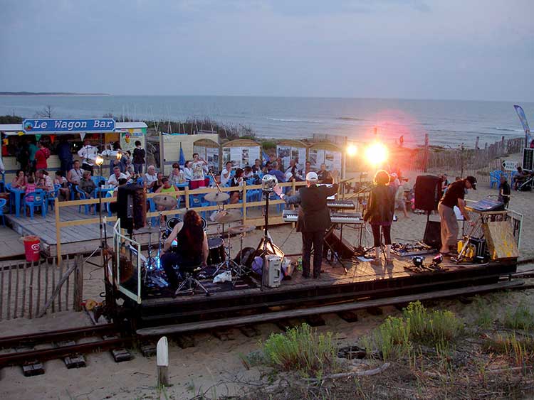 Le p'tit Train et le Wagon Bar vous accueillent tous les jours en juillet et août